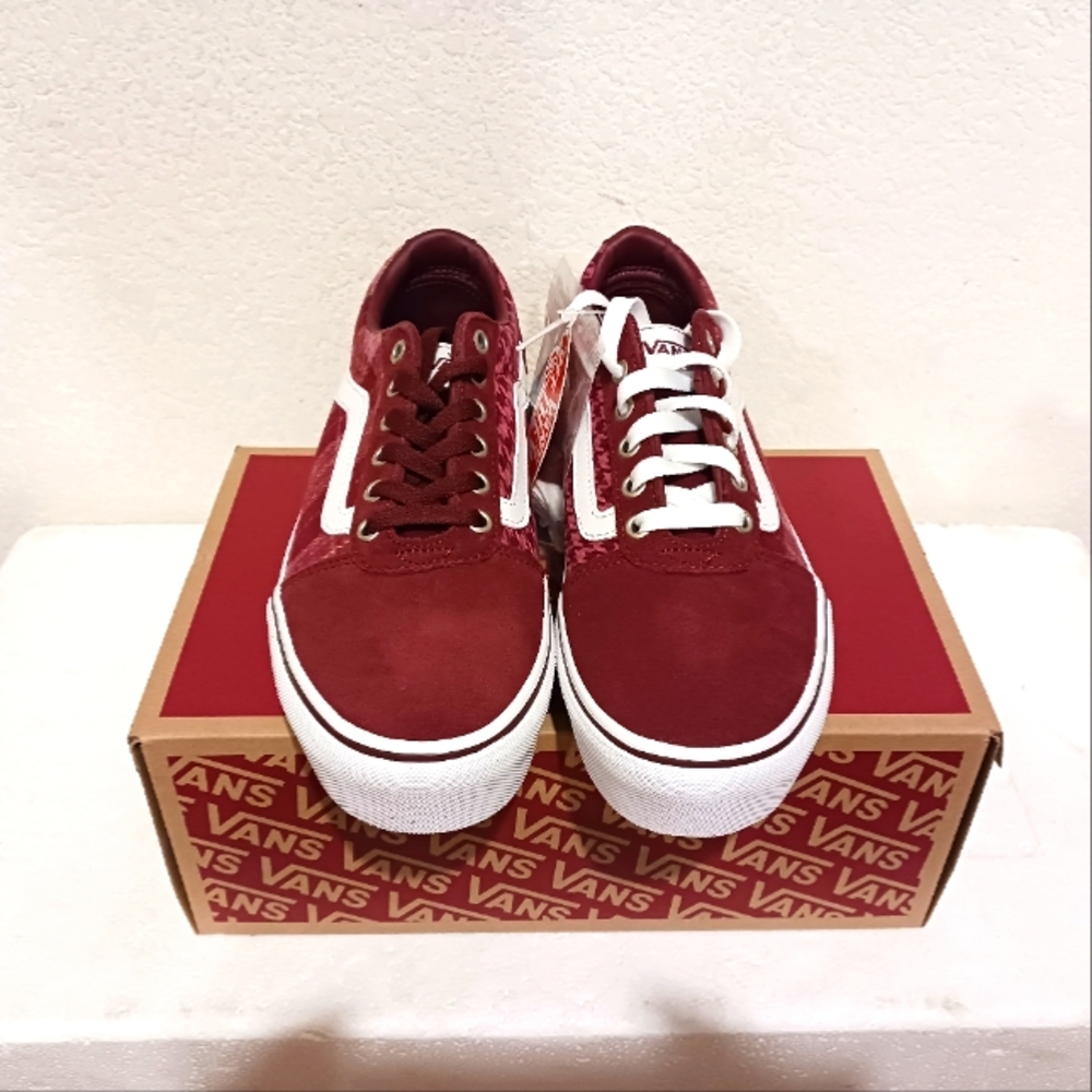 Vans - Picture 2 of 4